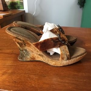 DR. Scholl's Velvet Wedge Distressed Brown Sandals